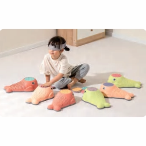 whale riverstone play set (,12pcs &1 blindfolds)